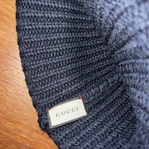 Gucci beanie unisex in good condition comes with original bag